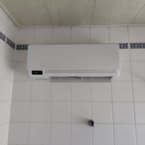 🏠温水式・浴室暖房乾燥機🏠タイル浴室も諦めない！後付けできるリンナイ壁掛型暖房乾燥機