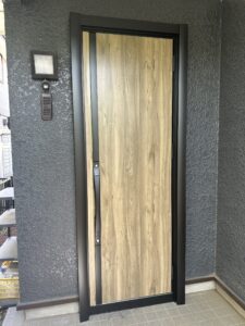 断熱＋デザイン性　LIXILリシェント断熱仕様Ｋ２　玄関ドア取替え