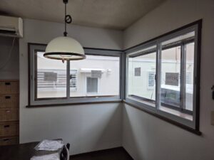 🏠内窓🏠　特殊な窓にも対応！コーナー窓の内窓リフォーム